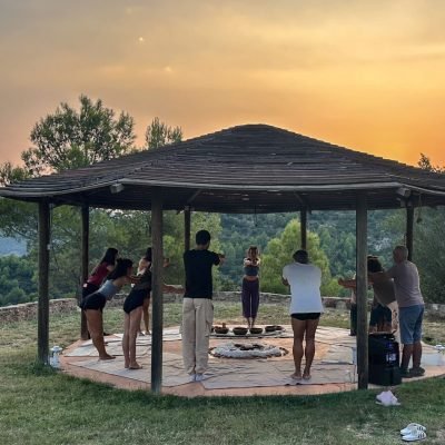 Glorieta junto a la piscina para hacer diferentes tipos de prácticas