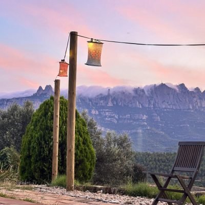 Vistas espectaculares desde Cal amiquel a la montaña de Montserrat