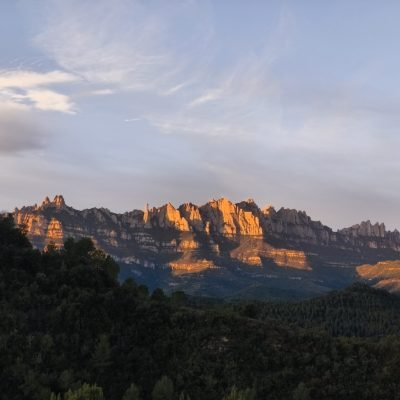 Vistas espectaculares desde Cal amiquel a la montaña de Montserrat