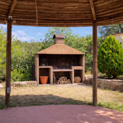 Barbacoa junto a la glorita y piscina para eventos